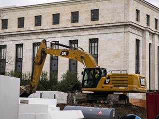 美联储翻修被质疑跟“凡尔赛宫一样”，鲍威尔回应：始终接受严格监督