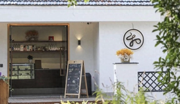 土味变洋气，一个县扎堆300家：首批开“村咖”的年轻人，已经亏了上百万