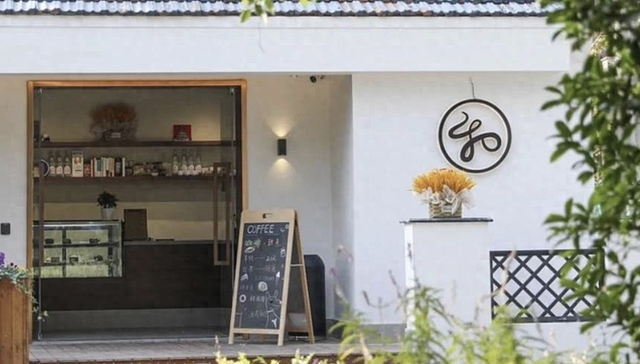 土味变洋气，一个县扎堆300家：首批开“村咖”的年轻人，已经亏了上百万