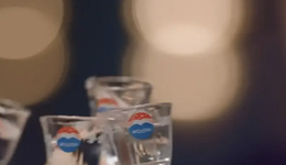 有品牌销量暴跌90%，白酒厂集体押注低度“救命酒”