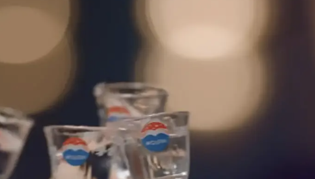 有品牌销量暴跌90%，白酒厂集体押注低度“救命酒”