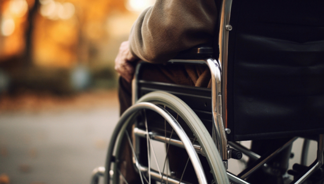 中度以上失能老年人如何照护？国家将发放养老服务消费补贴