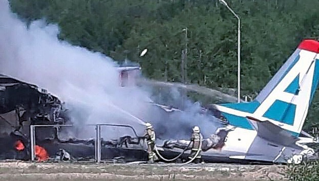 俄罗斯一架载有49人的安-24客机坠毁，初步判断无人生还