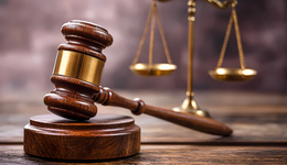 为他人谋取利益受贿数额特别巨大，四川省政协原副主席崔保华被公诉