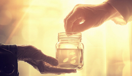 給父母買的100件“智能產(chǎn)品”全都吃灰：銀發(fā)科技為何總跑偏？