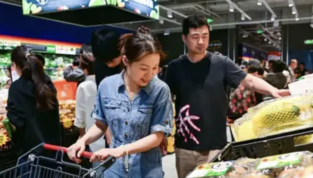 又一零售巨头，加入硬折扣大战