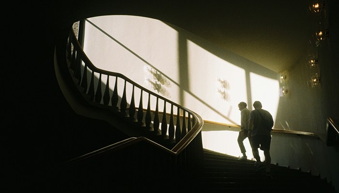 一个人需要多大的勇气和谦逊才能保住“鲜活的灵魂”｜一周新书推荐