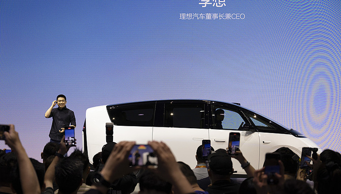 李想再谈理想MEGA风波：遭遇汽车史上最大抹黑事件