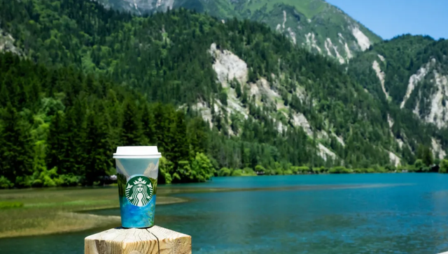 星巴克中国跃过“拐点”: 营收连续三个季度同比增长、同店销售转正