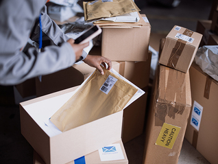 白宫暂停小额包裹关税豁免，将冲击快时尚、亚马逊等零售商