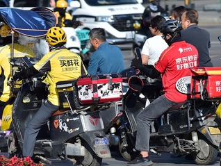 【评论】外卖大战的背后是即时零售争夺战，而非单纯内卷