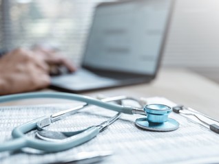 华润医疗上半年净利预降超20%，股价大跌15%