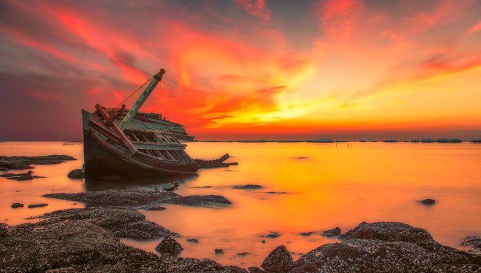 印尼巴厘岛倾覆快艇上有80人，2名中国公民遇难