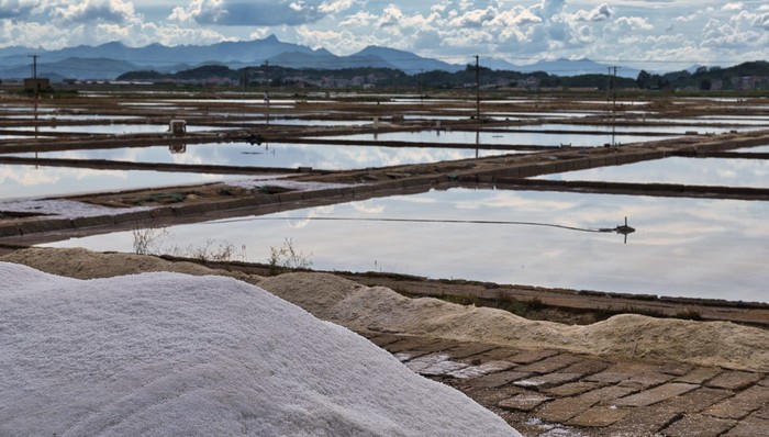 山东海化拟斥资23亿元参股中盐碱业，押注天然碱矿