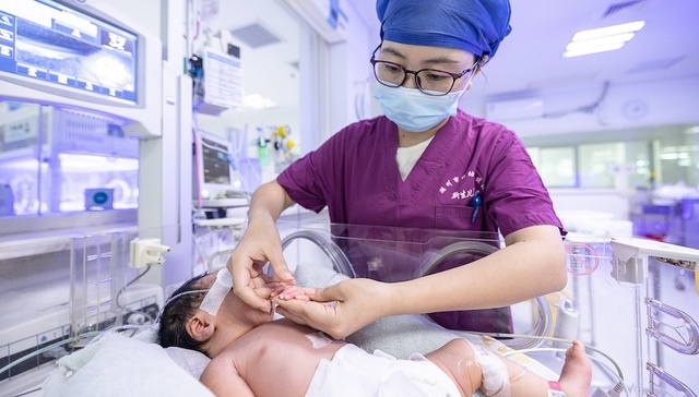 撬动生育意愿，除了发钱还需要做什么？