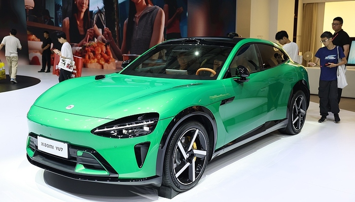 雷军发起小米YU7版本更名投票：标准版绝非“丐版”