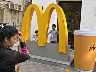 不用沃尔玛、亚马逊，印度右翼组织和企业家呼吁抵制美国货