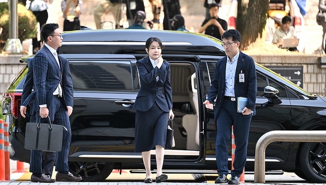 韩国宪政史上首次！前总统尹锡悦和妻子金建希均被拘捕