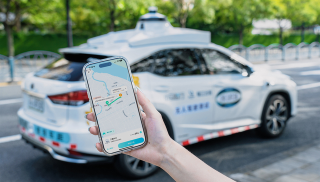 广州自动驾驶“双雄”二季度报：Robotaxi收入狂飙，中东是下一个必争之地