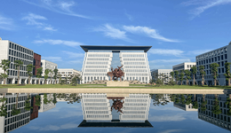 放弃985名校光环，他们押注一所民办大学