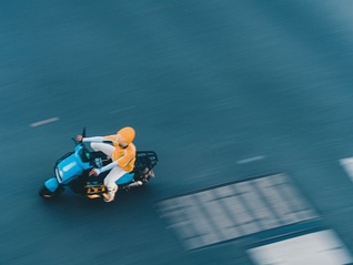 【界面访谈】外卖大战不能简单定义为“内卷式竞争”，专家呼吁包容审慎监管