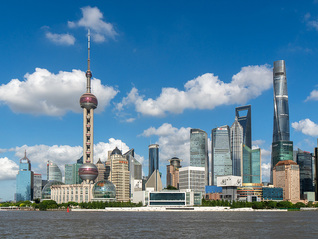 【专访】曹远征：提高工资收入的重点在于服务业转型升级