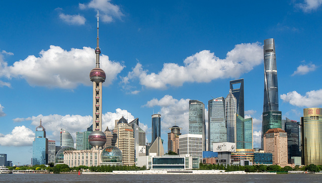 【专访】曹远征：提高工资收入的重点在于服务业转型升级