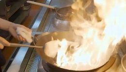 赛博厨师，不是餐饮老板们的救命稻草