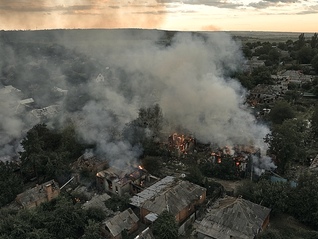 峰会前大打出手：乌克兰袭击俄主要炼油厂，顿涅茨克扩大撤离令