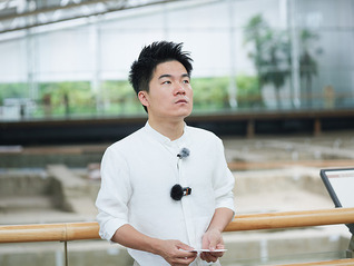 罗永浩曝董宇辉年入二三十亿，与辉同行回应：信息不属实