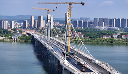 前7个月财政收入由负转正，卖地收入降幅收窄