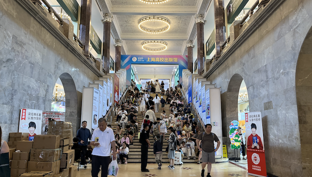 上海书展上的图书、文创与“含书量”之争