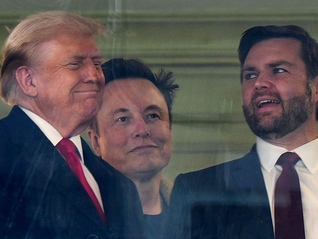 马斯克否认暂停组建新政党，万斯喊话：你已无法回归中间派