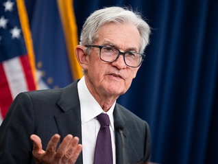 鲍威尔暗示美联储可能降息，美国三大股指飙升