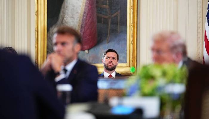 俄罗斯持续为“普泽会”降温之际，白宫重提对俄新制裁