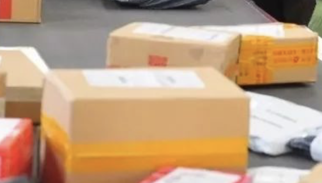 再无“8毛包邮全国”：小商家月增万元成本，快递员收入暂未上涨