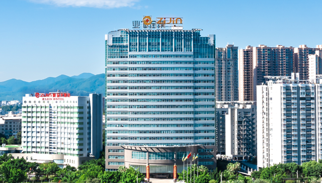 紫金矿业半年净赚233亿元，超2023年全年盈利