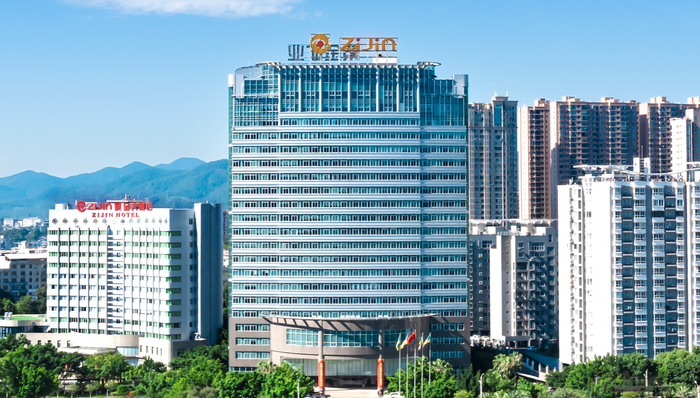 紫金矿业半年净赚233亿元，超2023年全年盈利