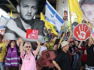 35万以色列民众大抗议要求加沙停火，美国特使：年底前结束冲突