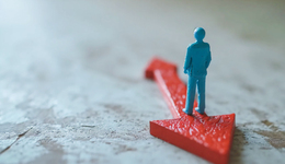 光伏组件五巨头全线亏损，“出货王”晶科能源也亏了29亿