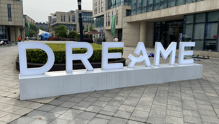 追觅科技跨界造车，首款车对标布加迪威龙