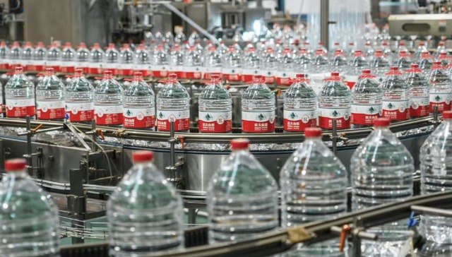 茶饮业绩亮眼，农夫山泉营收净利润达上市以来中报之最