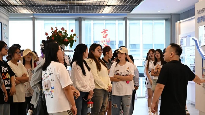 内蒙古农业大学优秀学子走进逸马，在深圳总部感悟连锁方法论与善良哲学！