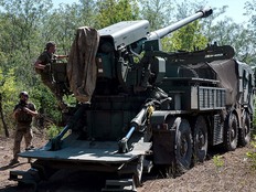 俄乌首脑会晤未见动静，美国批准8.25亿美元对乌军售