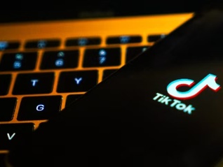 “五步”躺赢“黑五”？TikTok Shop全托管黑五商家大会揭秘爆单密码