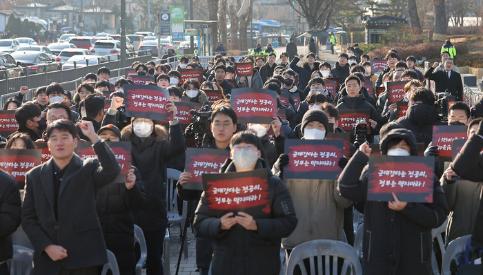 持续18个月后，韩国医生“辞职潮”风波终平息