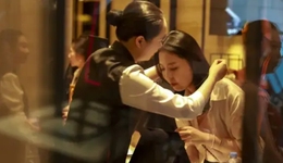 月薪2万，老铺黄金店员招聘比空姐还严