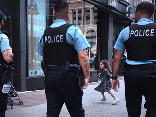 美国政府最快本周向芝加哥派兵，州长：这是入侵