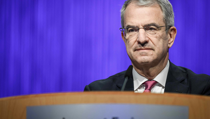 因隐瞒与下属恋情，雀巢集团CEO傅乐宏上任一年被解雇