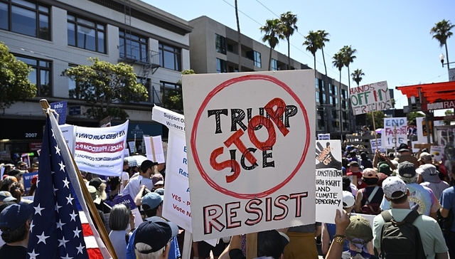 劳工节全美各地爆发反特朗普示威：劳动者利益应优先于富人